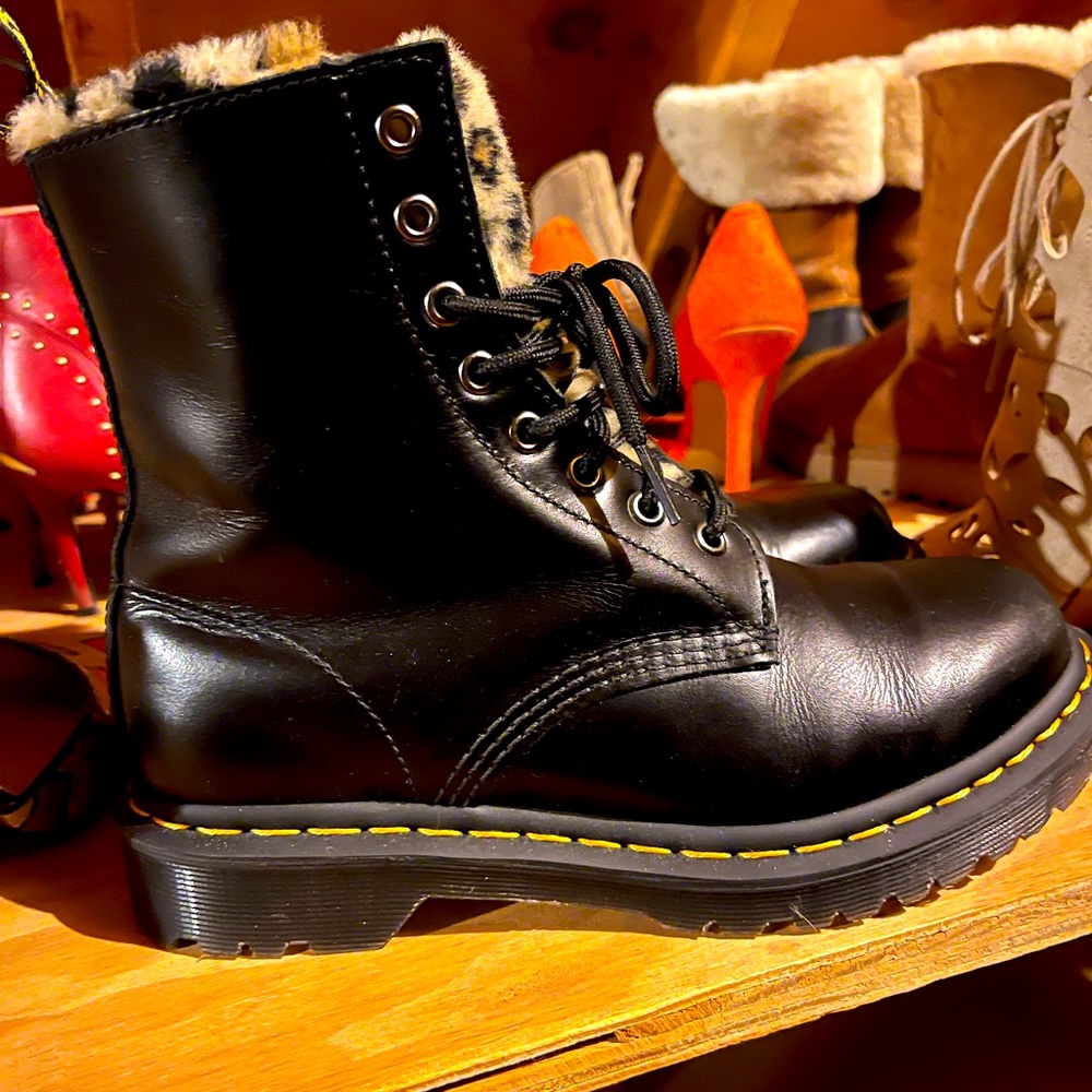 Leopard faux fur tongue doc martens